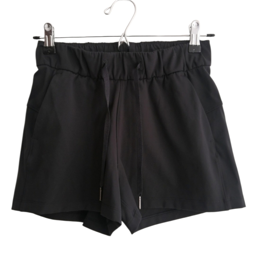 Lululemon On The Fly Shorts 2.5" Black Size 2